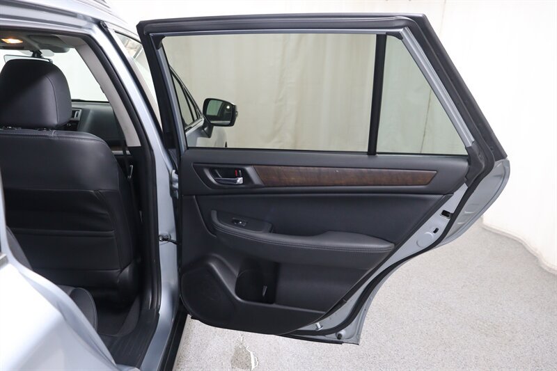 Used 2017 Subaru Outback 3.6R Limited AWD/4WD image 27