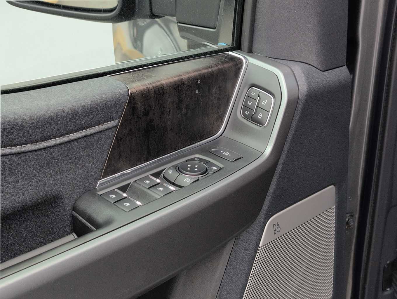 New 2025 Ford F250 Lariat w/ Lariat Ultimate Package image 6