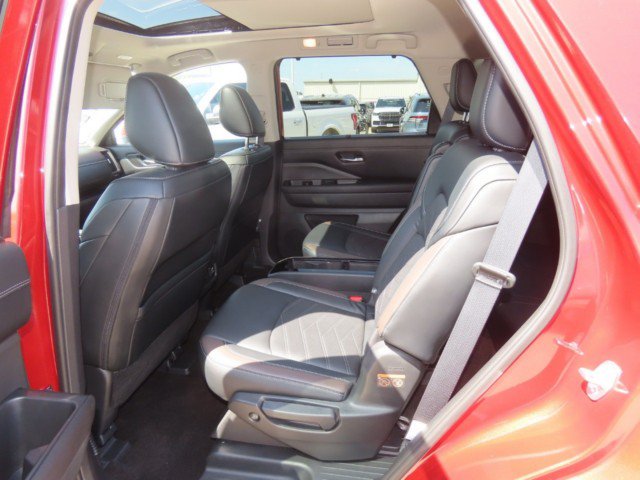 Used 2023 Nissan Pathfinder Platinum FWD image 19