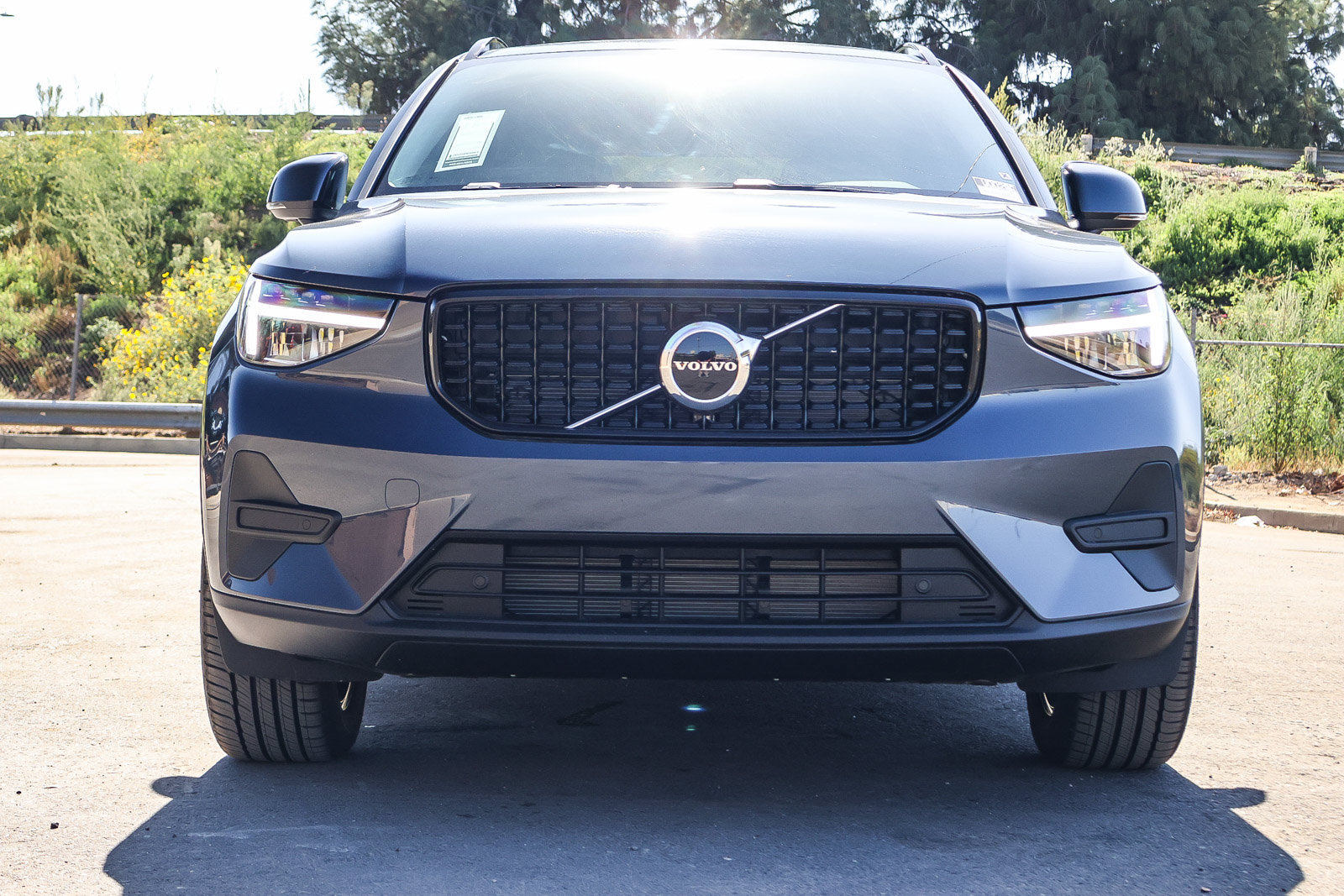 Used 2026 Volvo XC40 B5 Core AWD/4WD image 2