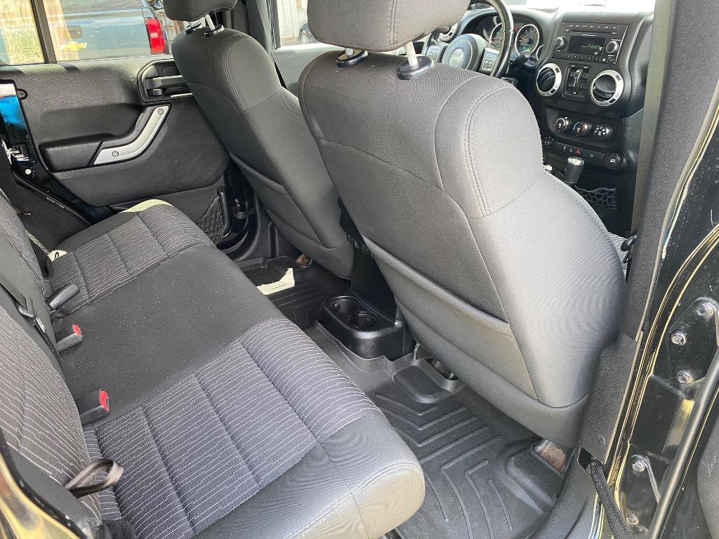 Used 2012 Jeep Wrangler Unlimited Sahara w/ Dual Top Group AWD/4WD image 21