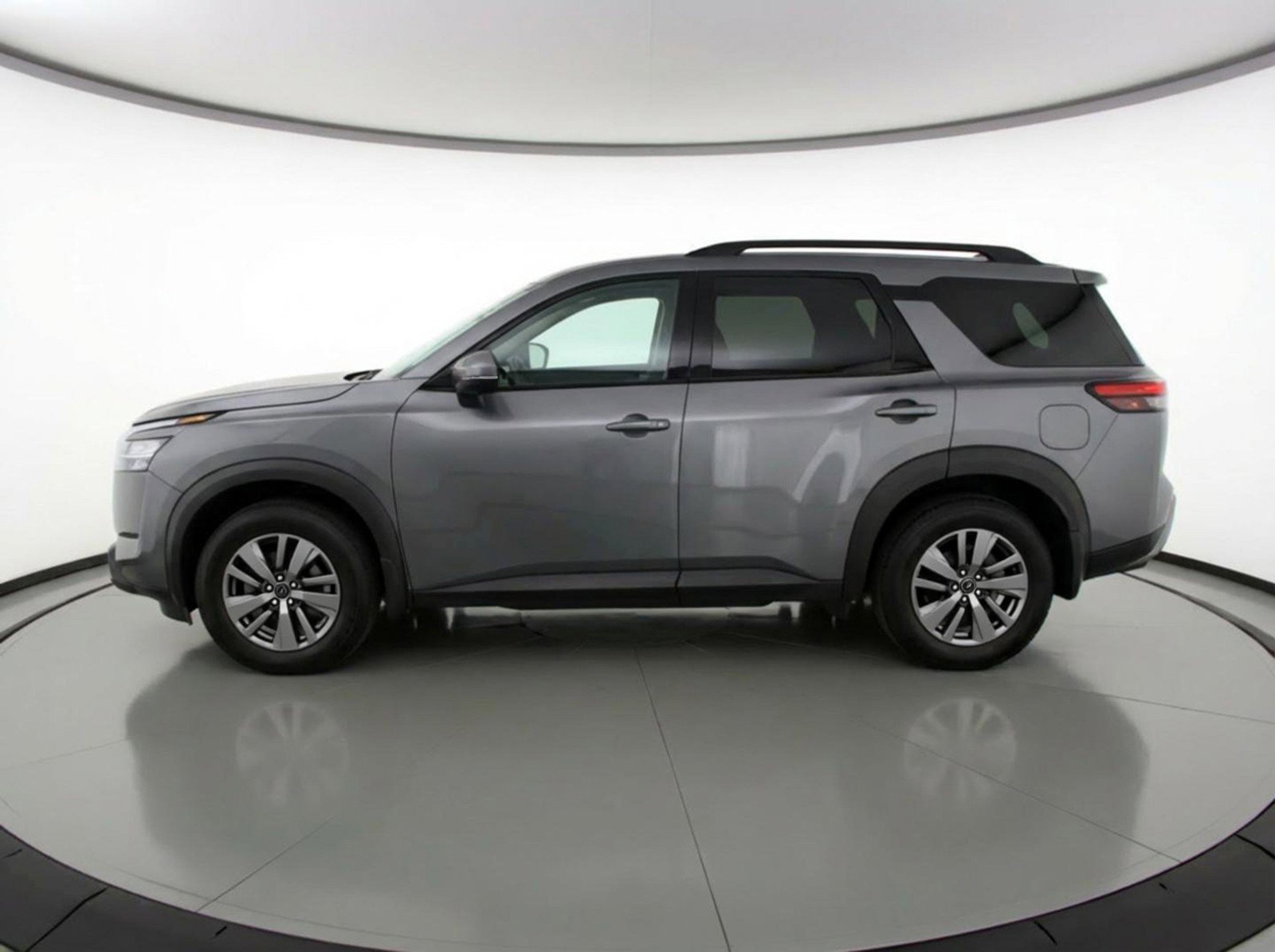 Used 2025 Nissan Pathfinder SV AWD/4WD image 5