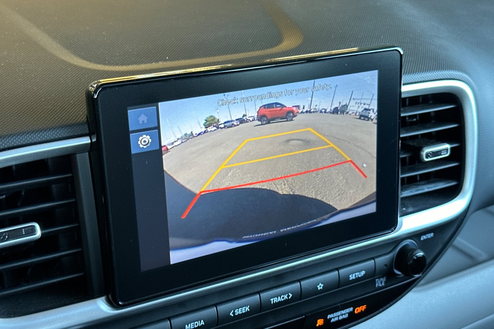 Certified 2025 Hyundai Venue SEL FWD image 19