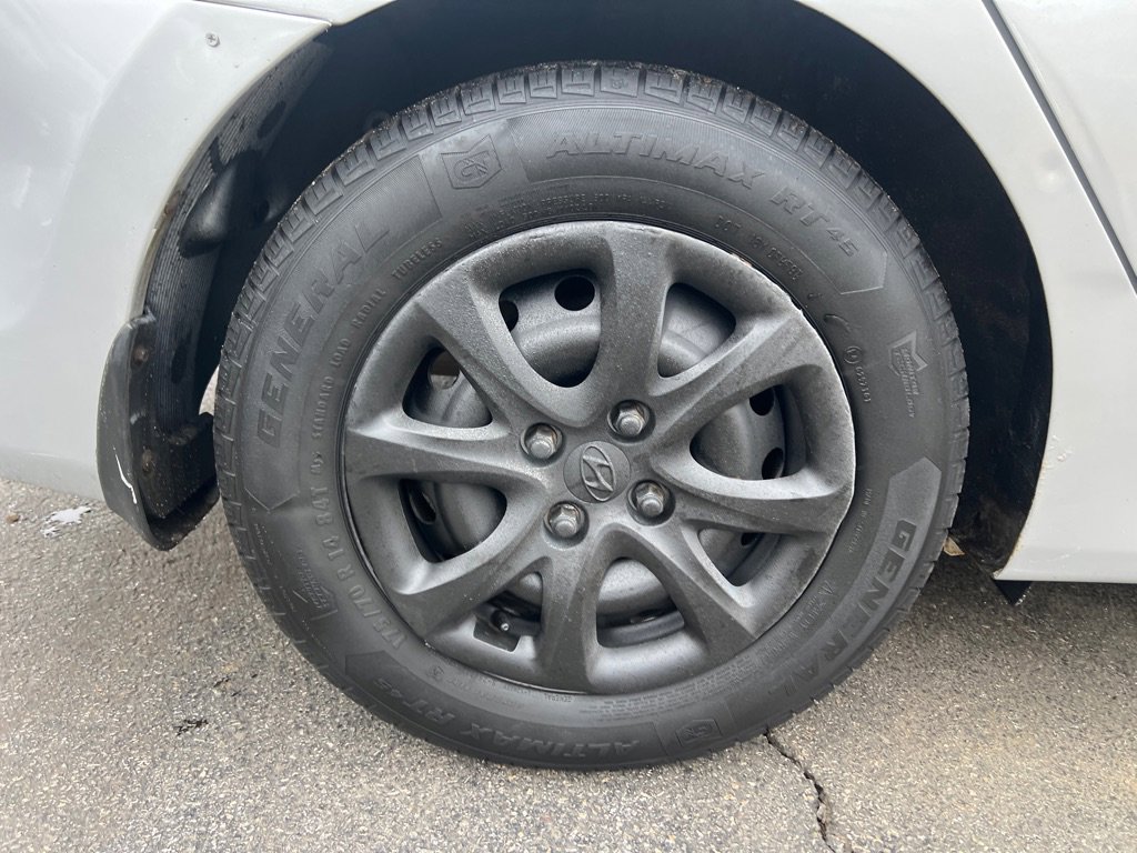 Used 2013 Hyundai Accent GLS image 29