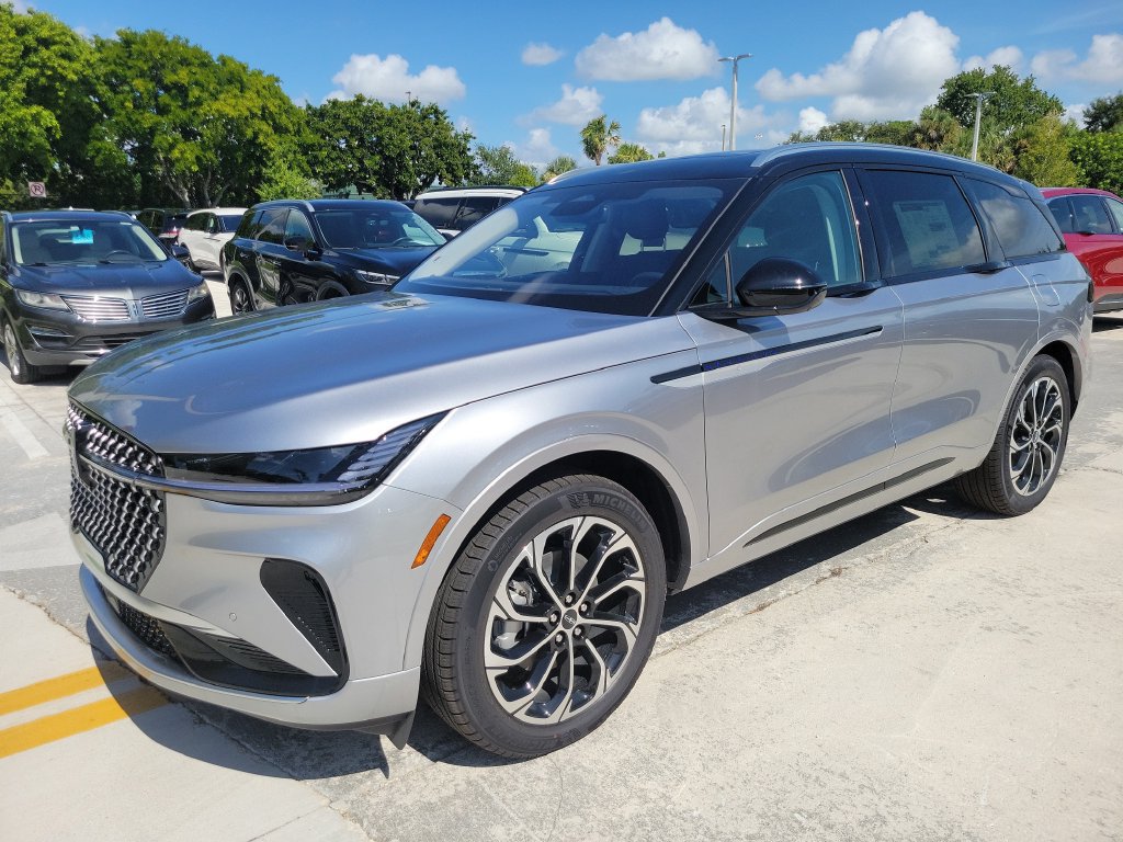 New 2026 Lincoln Nautilus Reserve AWD/4WD image 2