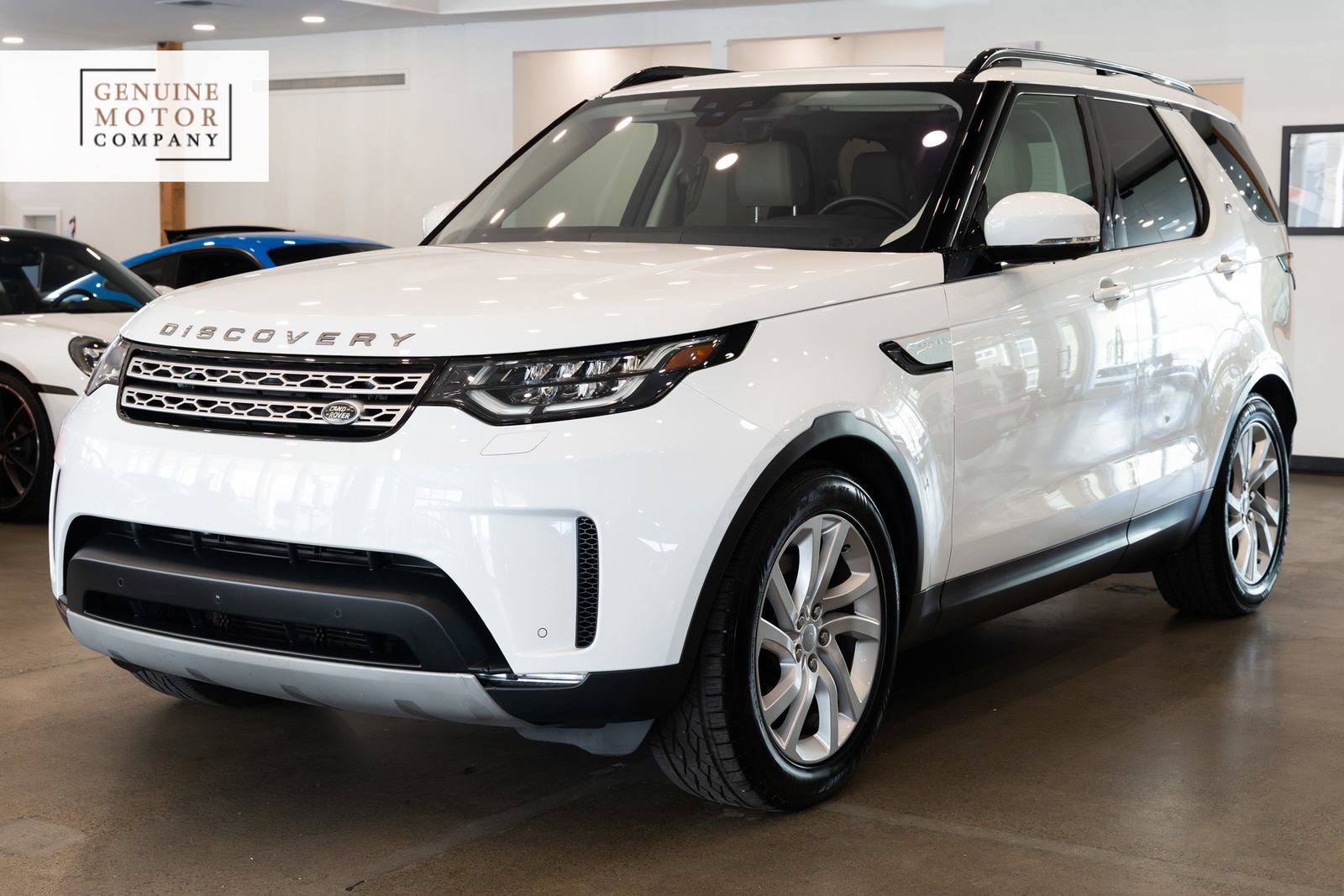 Used 2017 Land Rover Discovery HSE AWD/4WD image 1