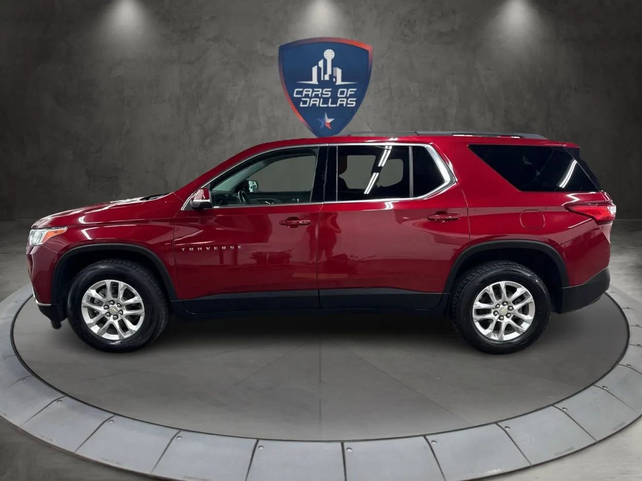Used 2021 Chevrolet Traverse LT image 2