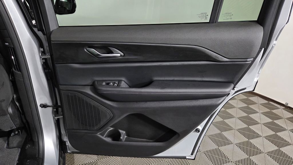 New 2025 Jeep Grand Cherokee L Altitude image 33