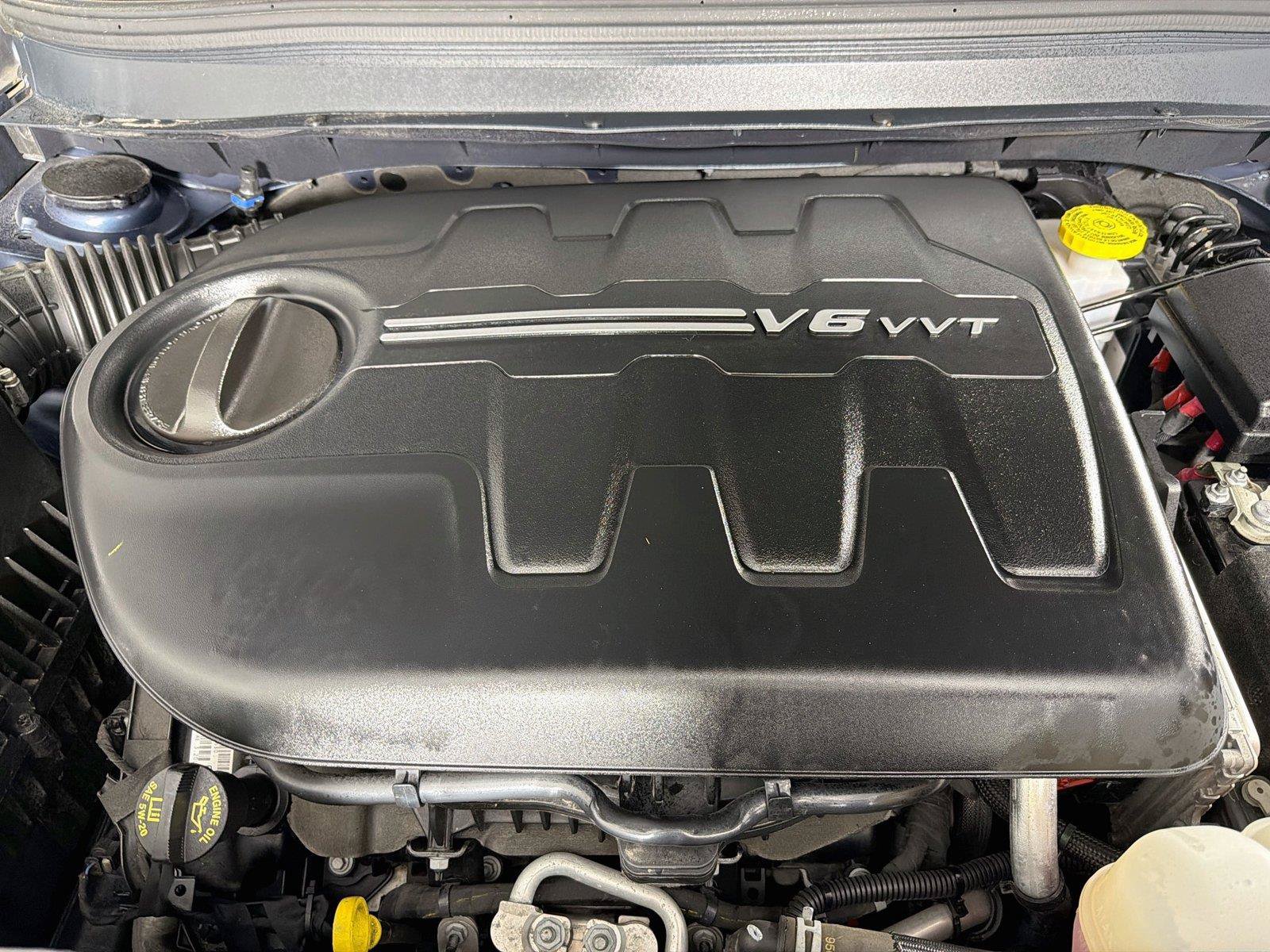 Used 2019 Jeep Cherokee Latitude Plus w/ Cold Weather Group AWD/4WD image 33