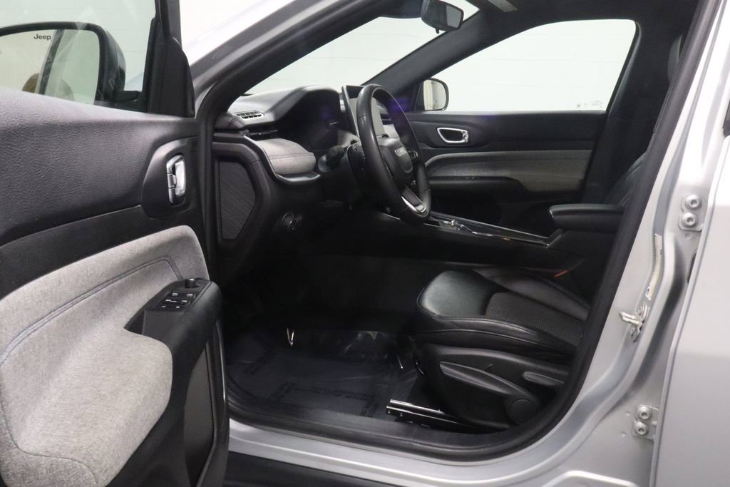 Certified 2024 Jeep Compass Latitude AWD/4WD image 9