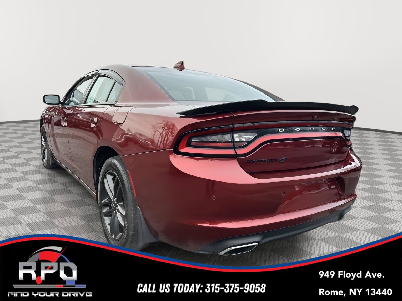 Used 2019 Dodge Charger SXT w/ Plus Group image 3