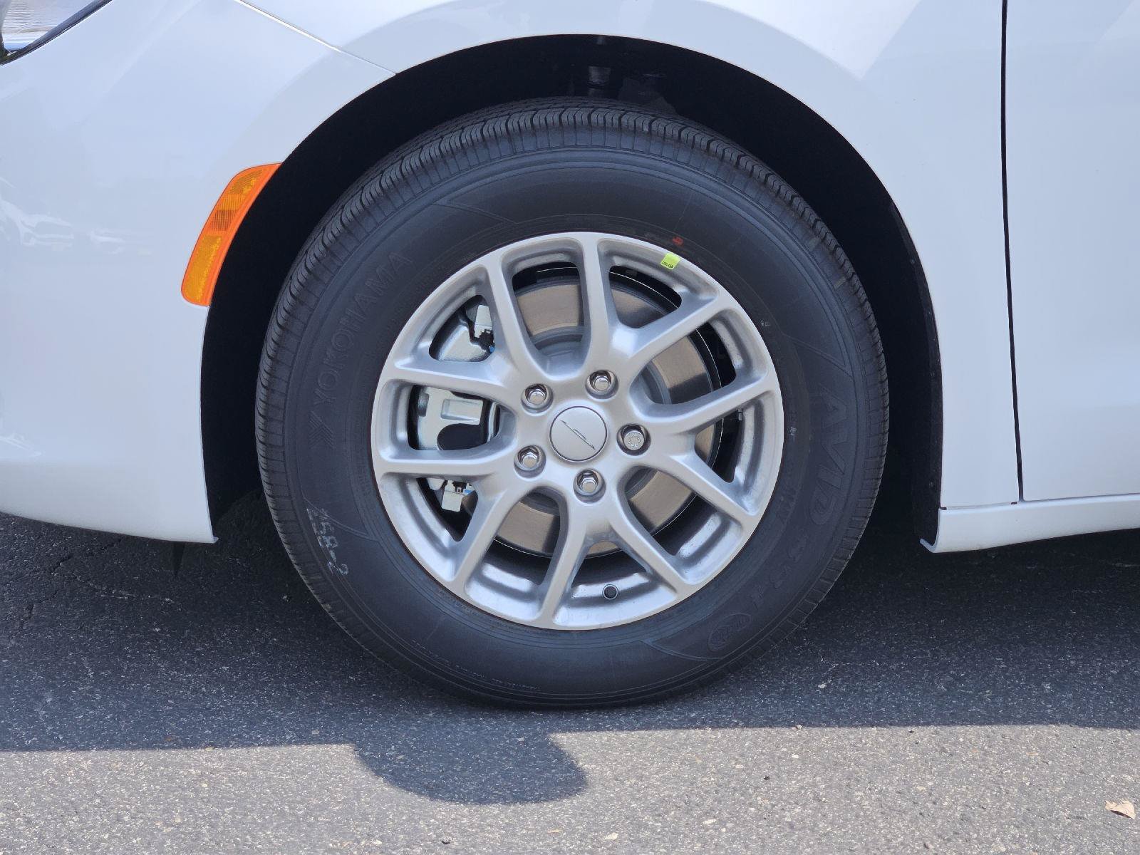 New 2027 Chrysler Pacifica LX FWD image 8