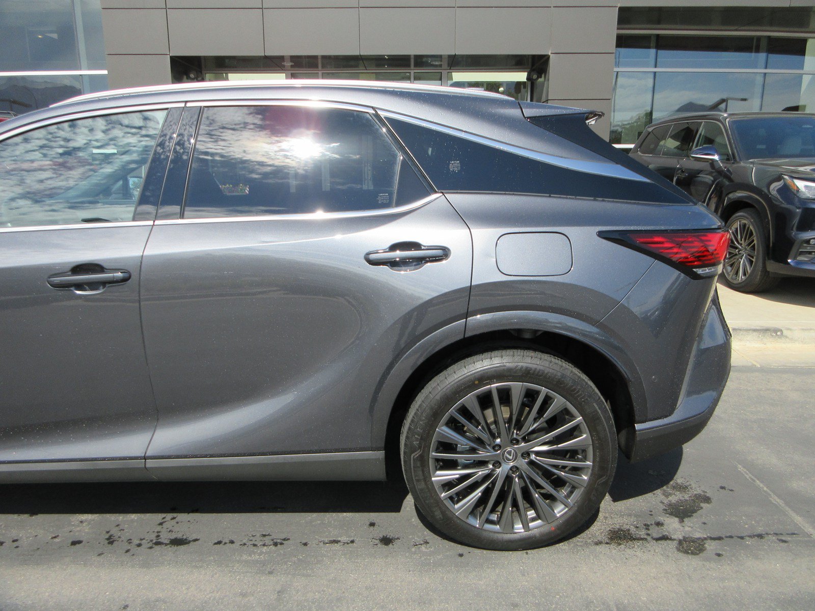 Used 2025 Lexus RX 450h AWD w/ Luxury Package image 4