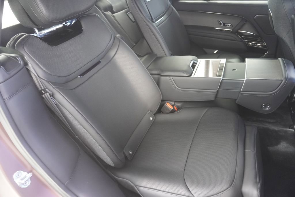 New 2026 Land Rover Range Rover SV image 27