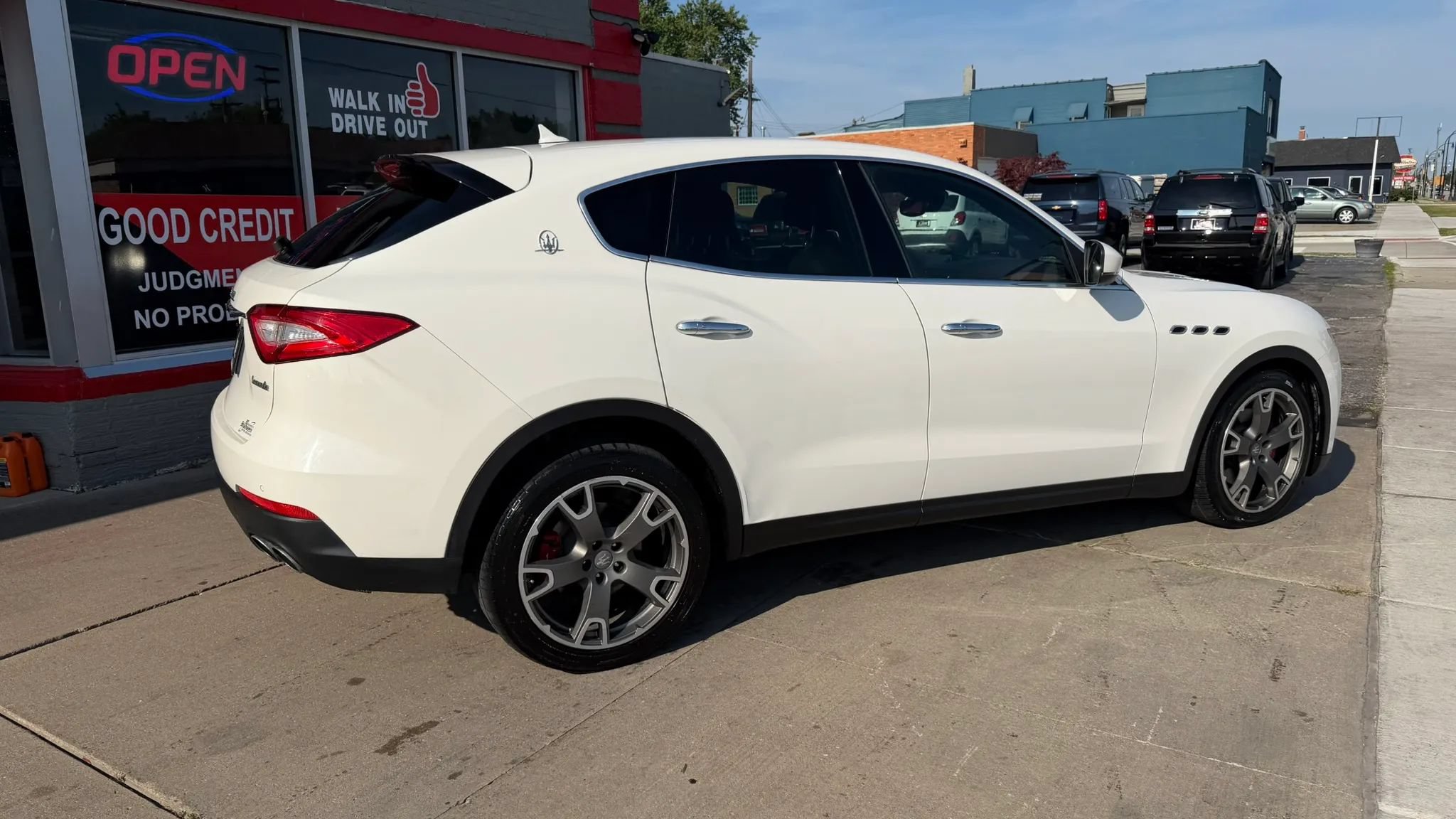 Used 2017 Maserati Levante AWD/4WD image 4