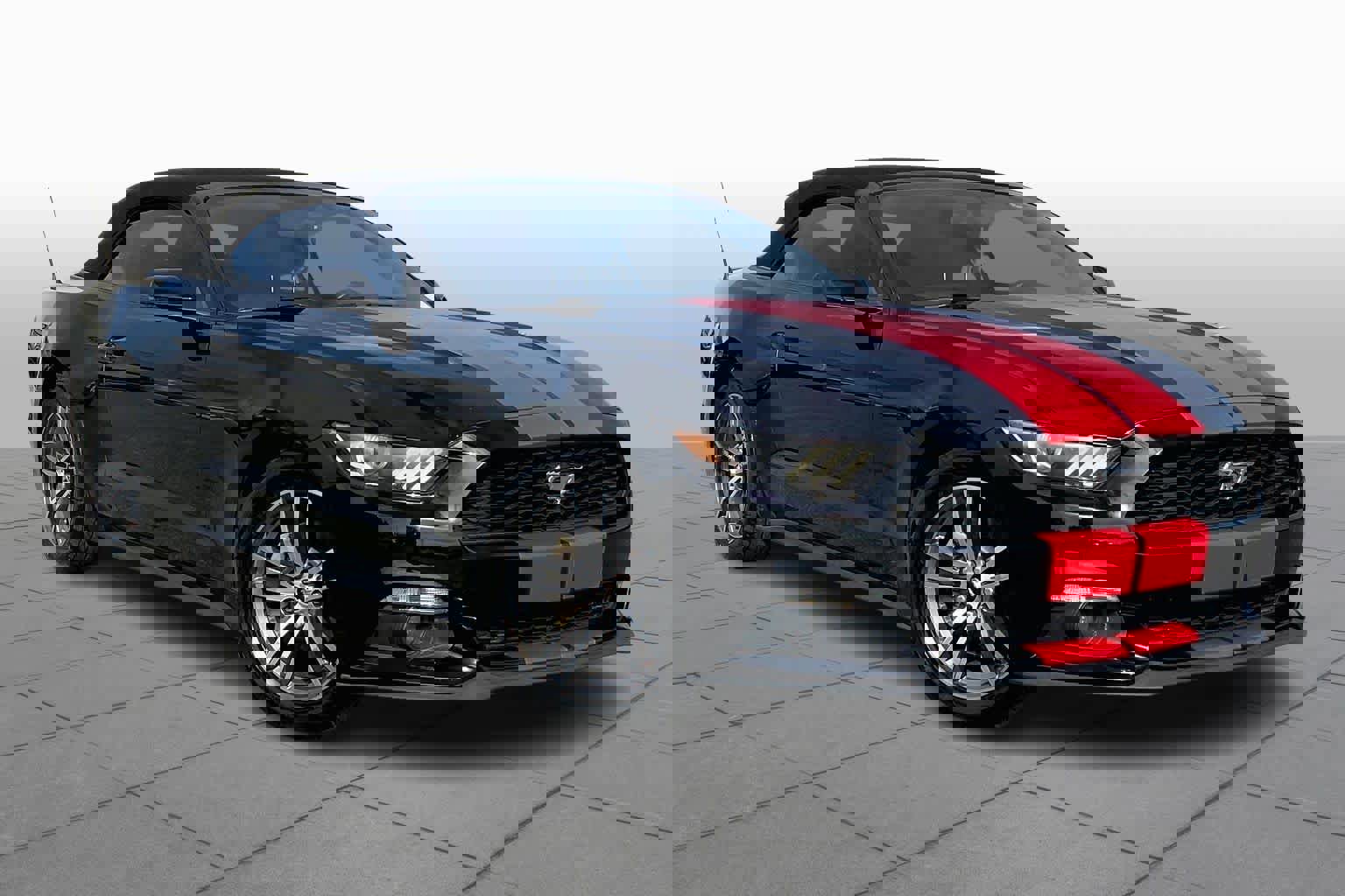 Used 2017 Ford Mustang Premium image 2