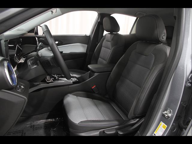 Used 2024 Chevrolet Trax LT w/ Driver Confidence Package FWD image 5