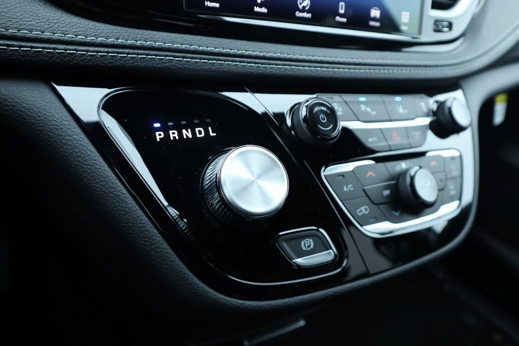 New 2026 Chrysler Pacifica Select FWD image 8