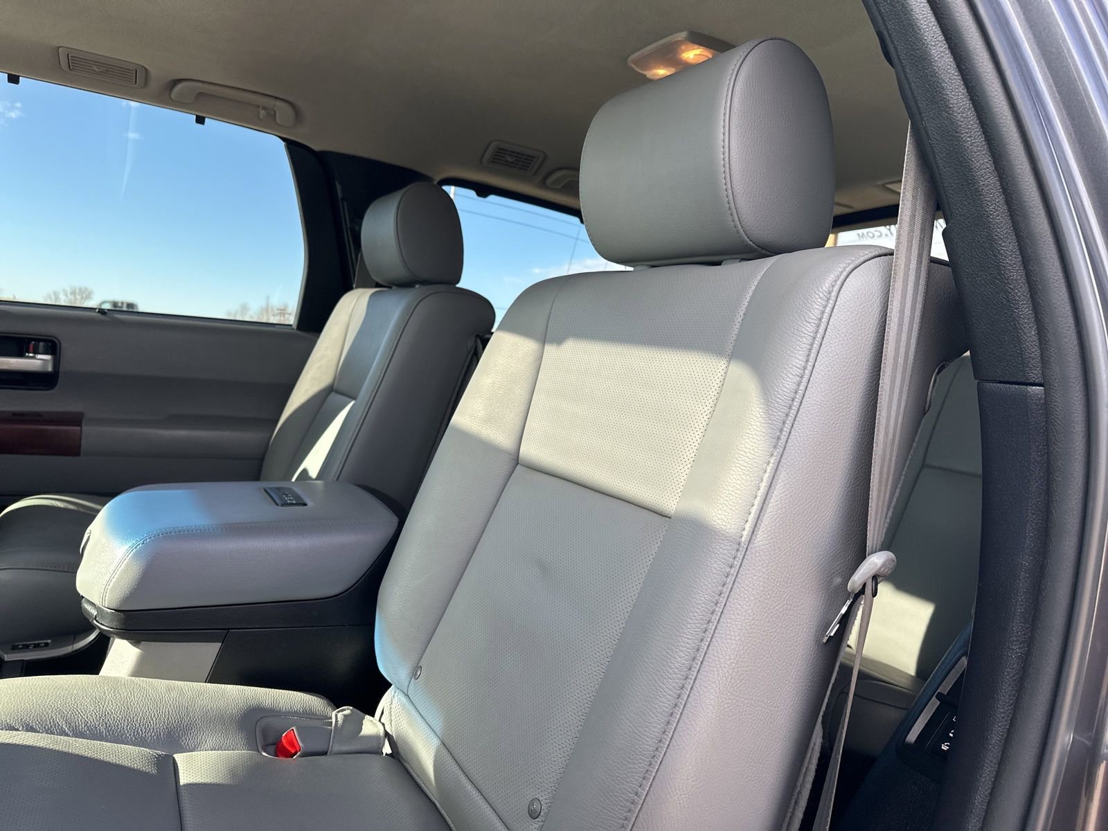 Used 2014 Toyota Sequoia Platinum AWD/4WD image 21