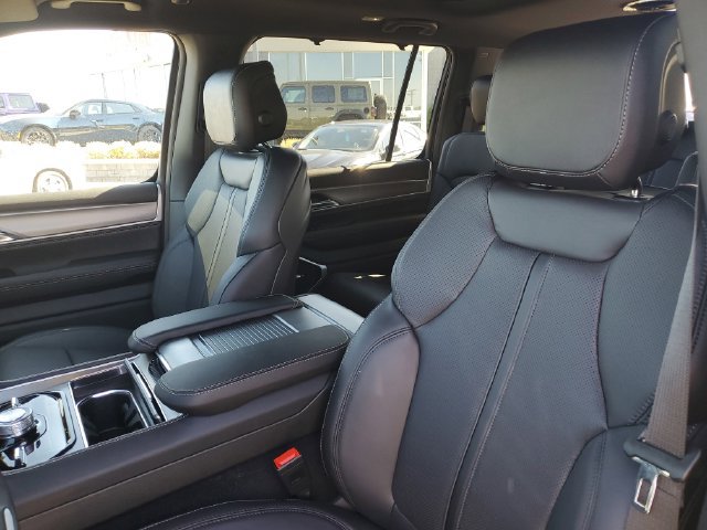 New 2026 Jeep Grand Wagoneer Limited AWD/4WD image 11