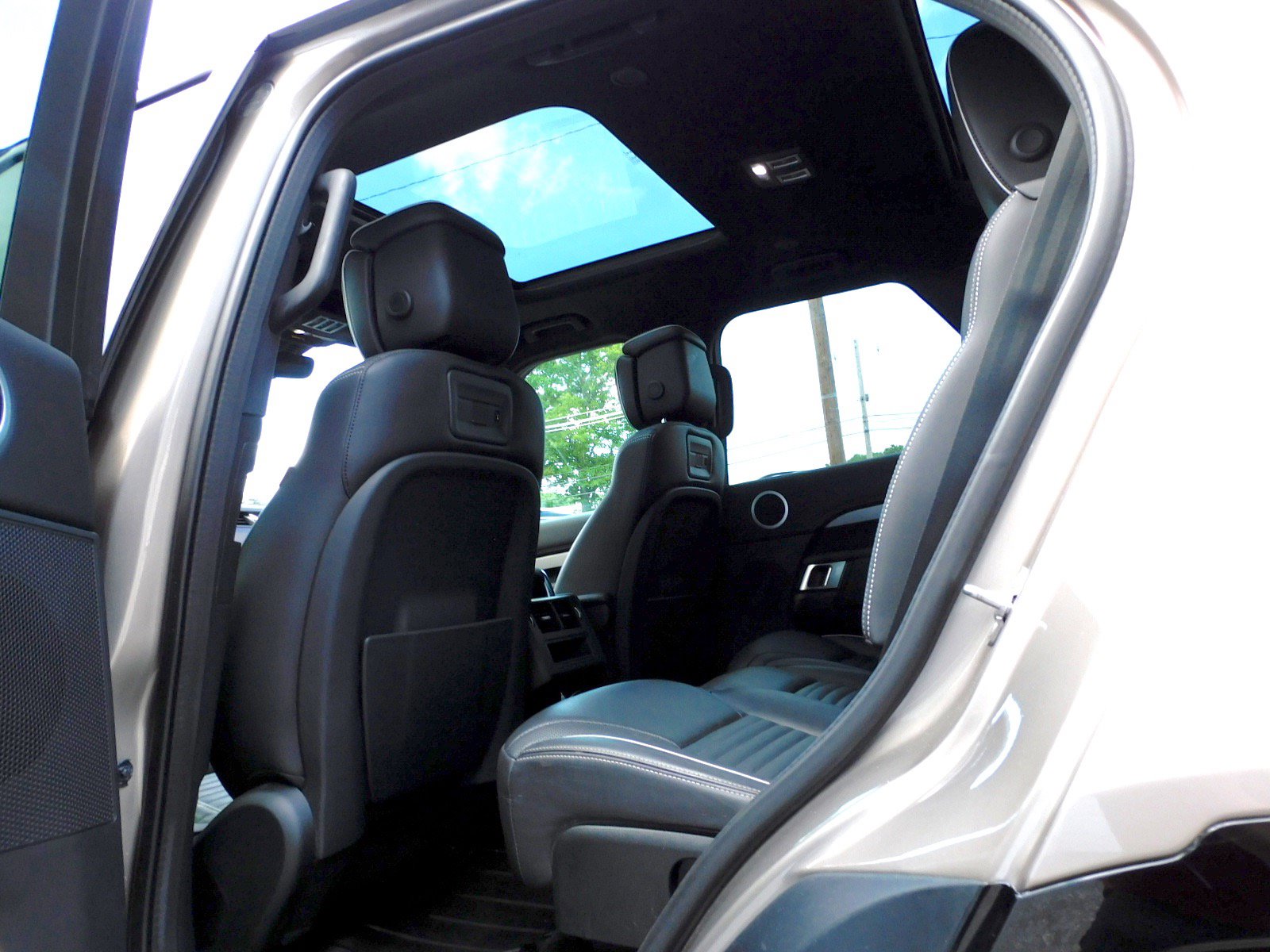 Used 2022 Land Rover Discovery S R-Dynamic AWD/4WD image 15