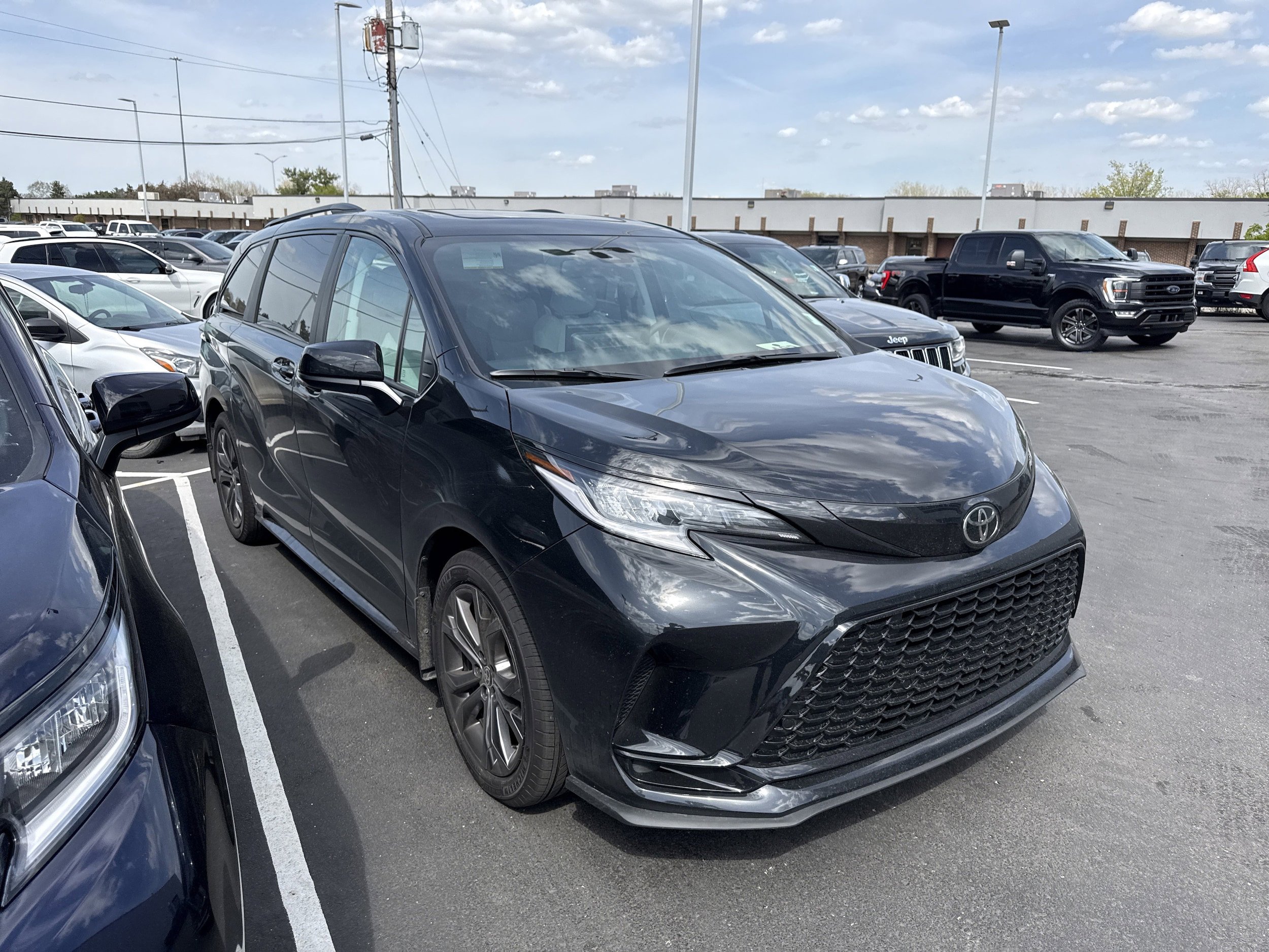 Used 2026 Toyota Sienna XSE AWD/4WD image 5
