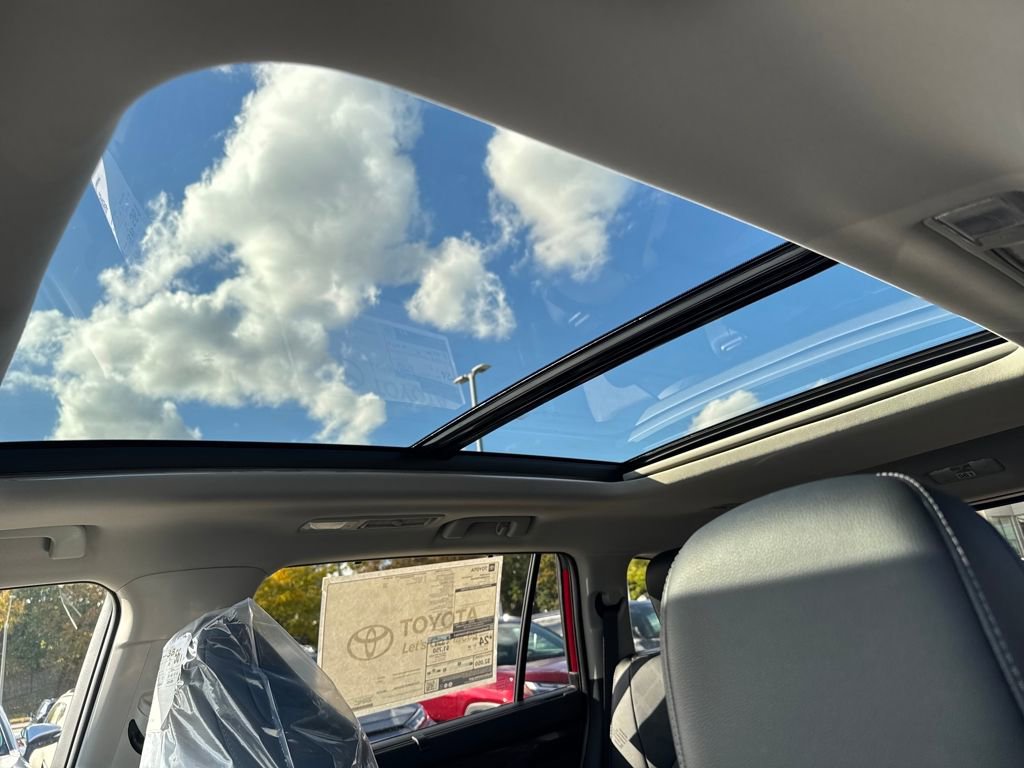 New 2026 Toyota Highlander Platinum image 19