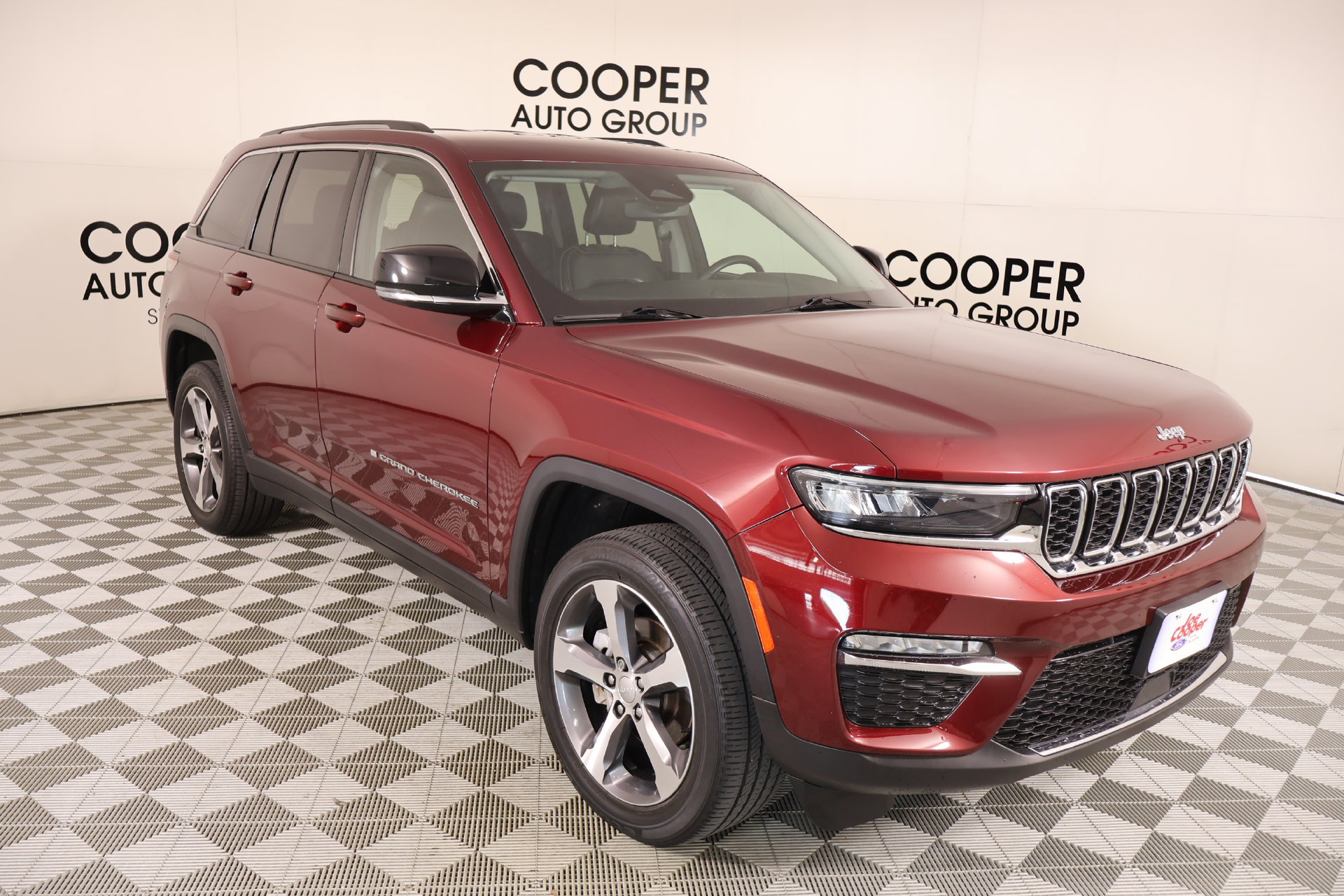 Used 2023 Jeep Grand Cherokee Limited w/ Trailer Tow Prep Group (B)