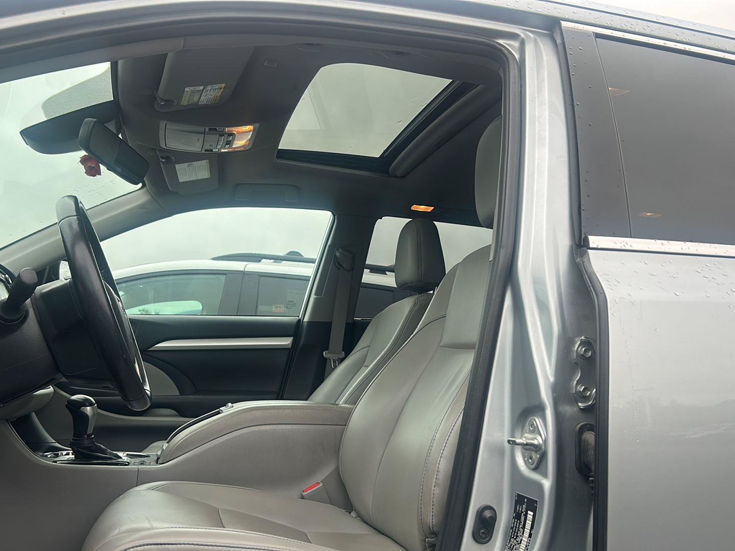 Used 2019 Toyota Highlander XLE AWD/4WD image 20
