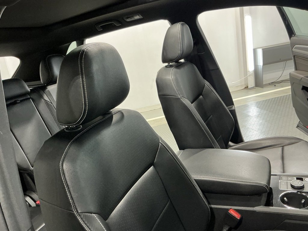 Used 2021 Volkswagen Atlas Cross Sport SEL image 19