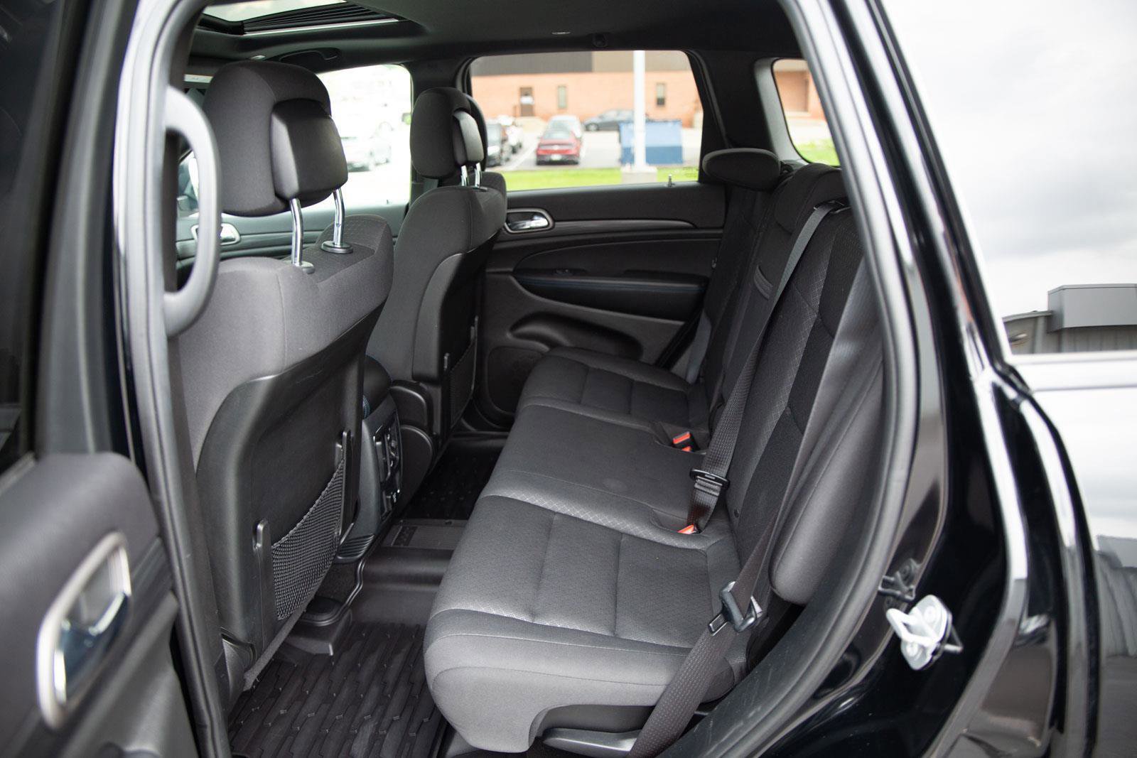 Used 2019 Jeep Grand Cherokee Laredo AWD/4WD image 23