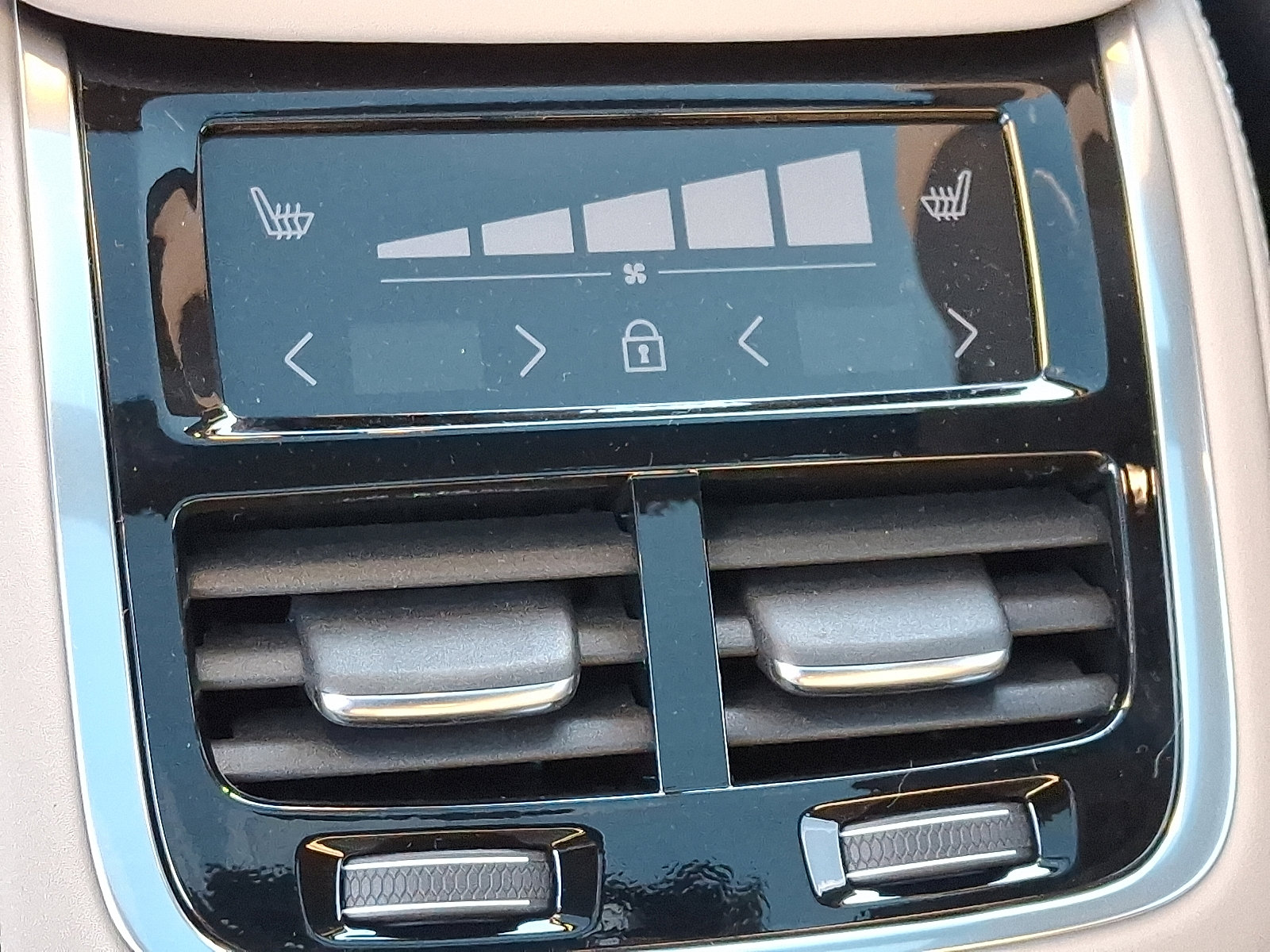 New 2026 Volvo XC90 B6 Core image 7