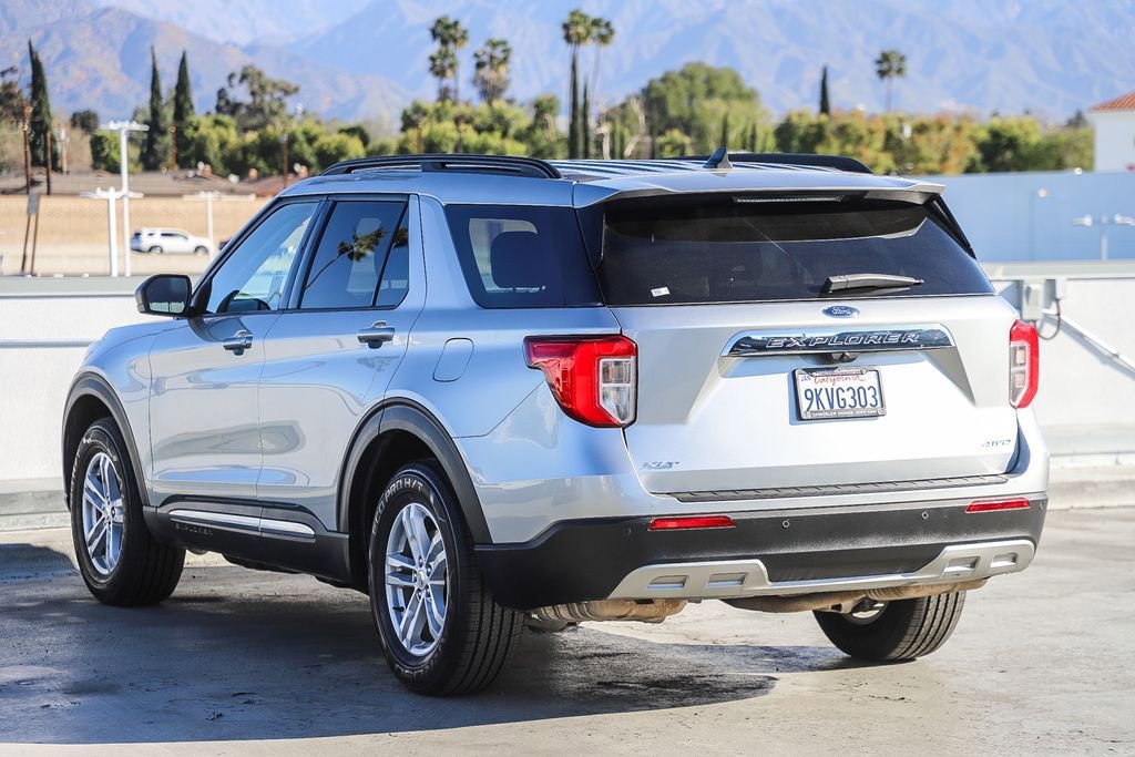 Used 2024 Ford Explorer XLT w/ Equipment Group 202A AWD/4WD image 8