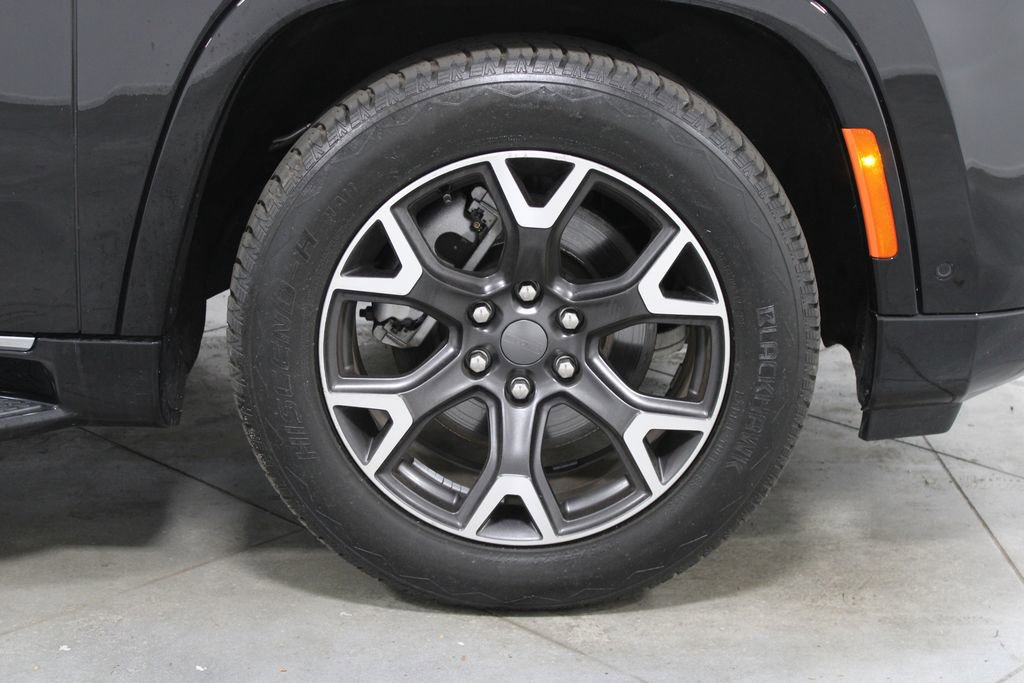 Used 2024 Jeep Wagoneer Series III AWD/4WD image 14