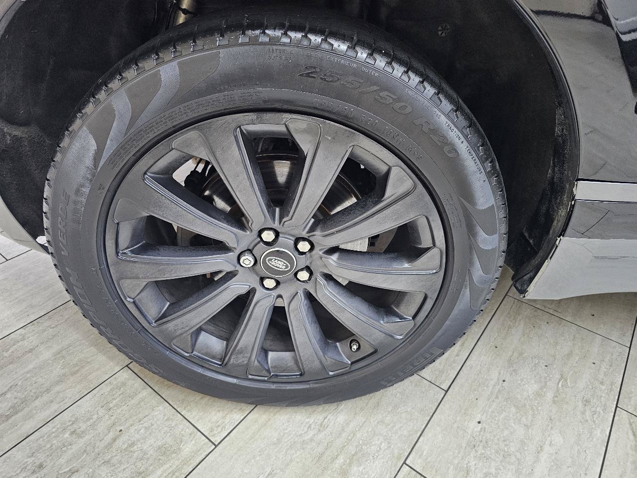 Used 2018 Land Rover Range Rover Velar R-Dynamic SE AWD/4WD image 39