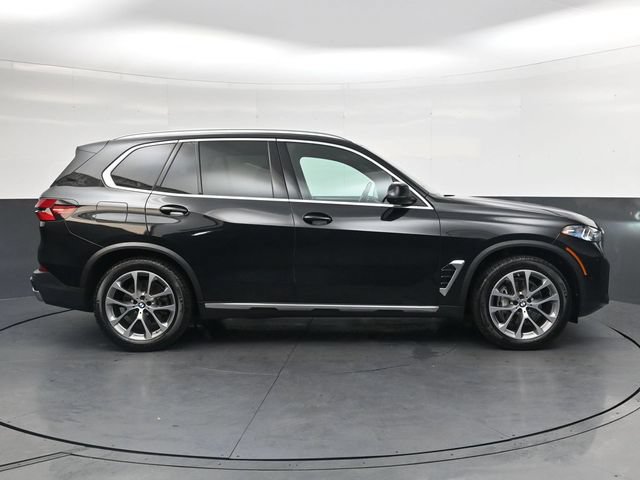 Certified 2024 BMW X5 xDrive40i w/ Premium Package AWD/4WD image 3