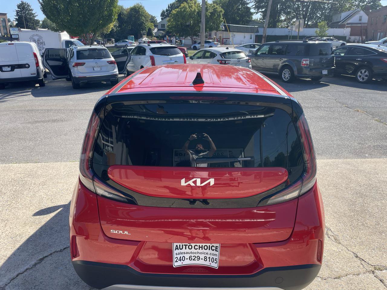 Used 2025 Kia Soul LX w/ LX Technology Package FWD image 20