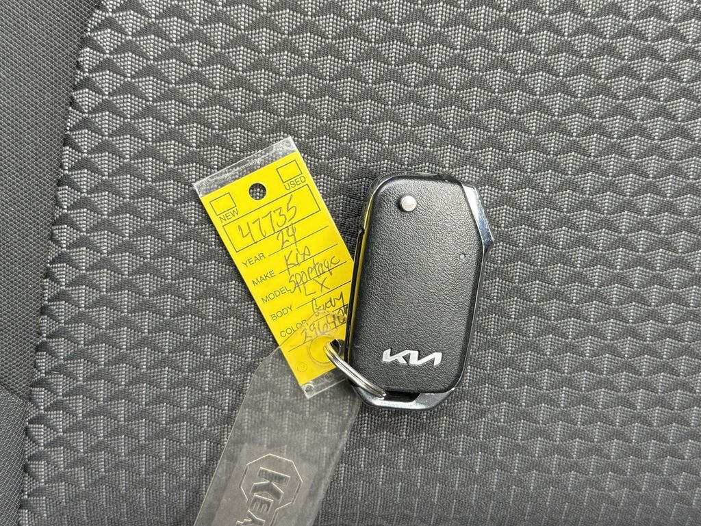 Used 2024 Kia Sportage LX image 32