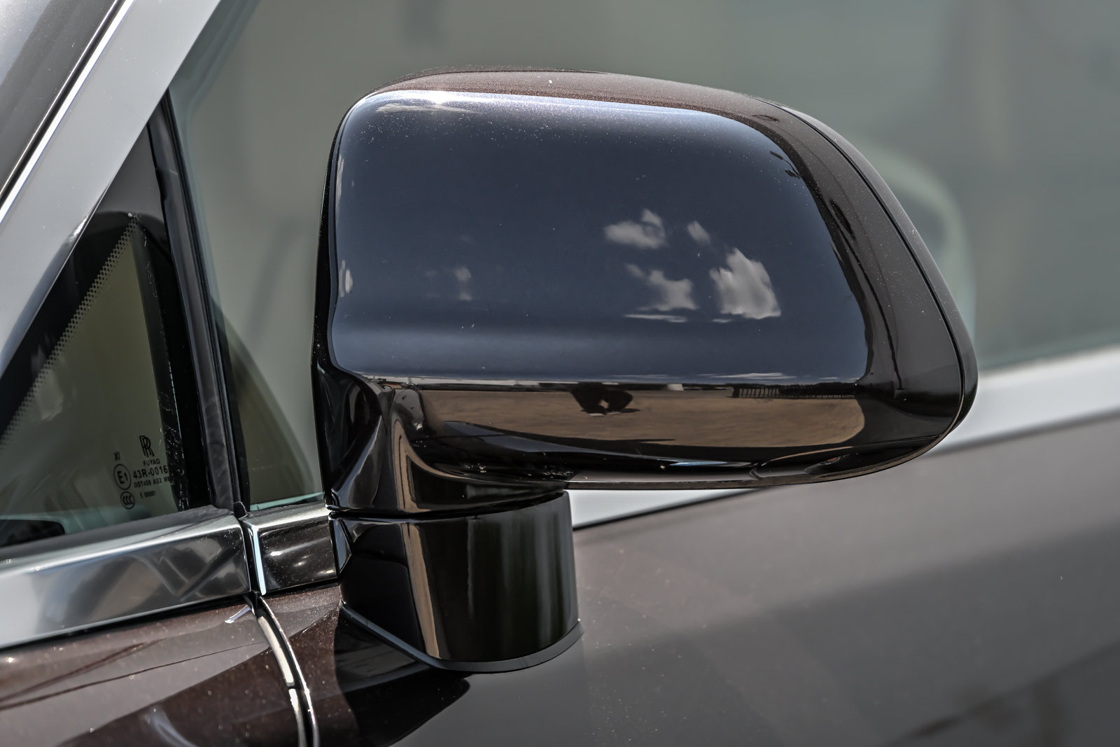 Used 2016 Rolls-Royce Wraith RWD image 9
