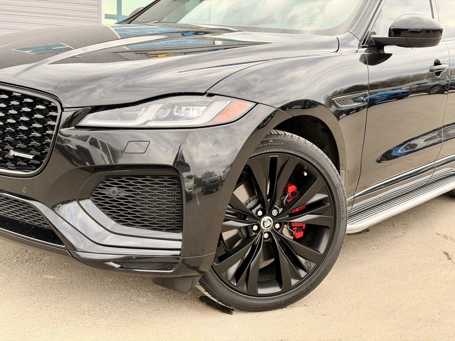 Used 2024 Jaguar F-PACE R-Dynamic S image 33