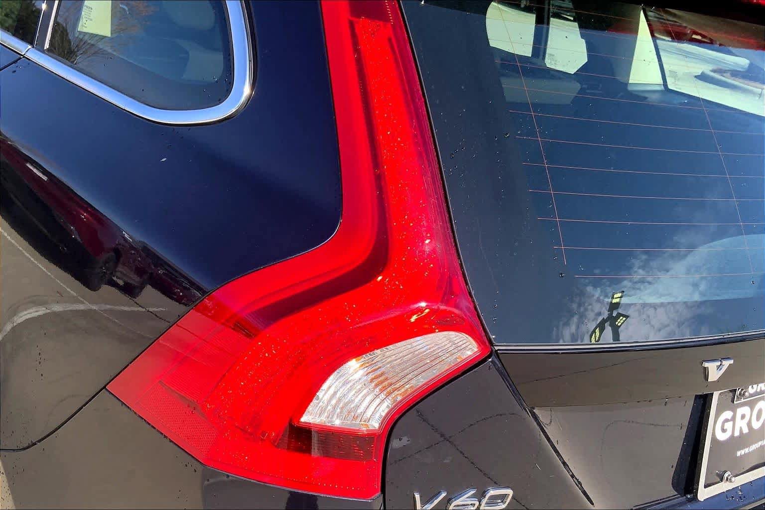 Used 2017 Volvo V60 T5 Platinum w/ Climate Package image 28