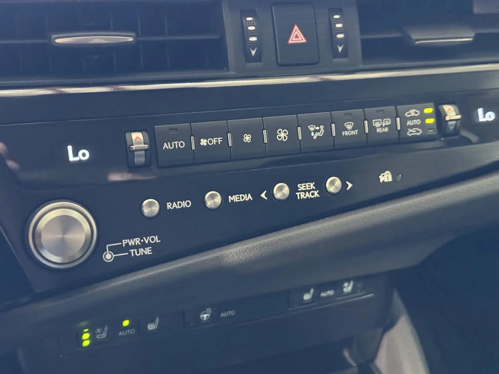 Used 2024 Lexus ES 300h w/ Premium Package image 13