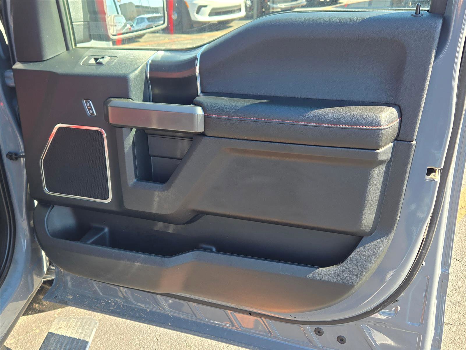 Used 2019 Ford F150 Lariat w/ Equipment Group 502A Luxury image 8