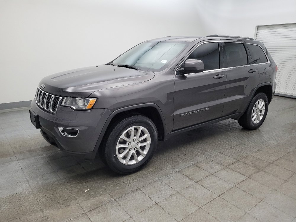 Used 2021 Jeep Grand Cherokee Laredo image 2