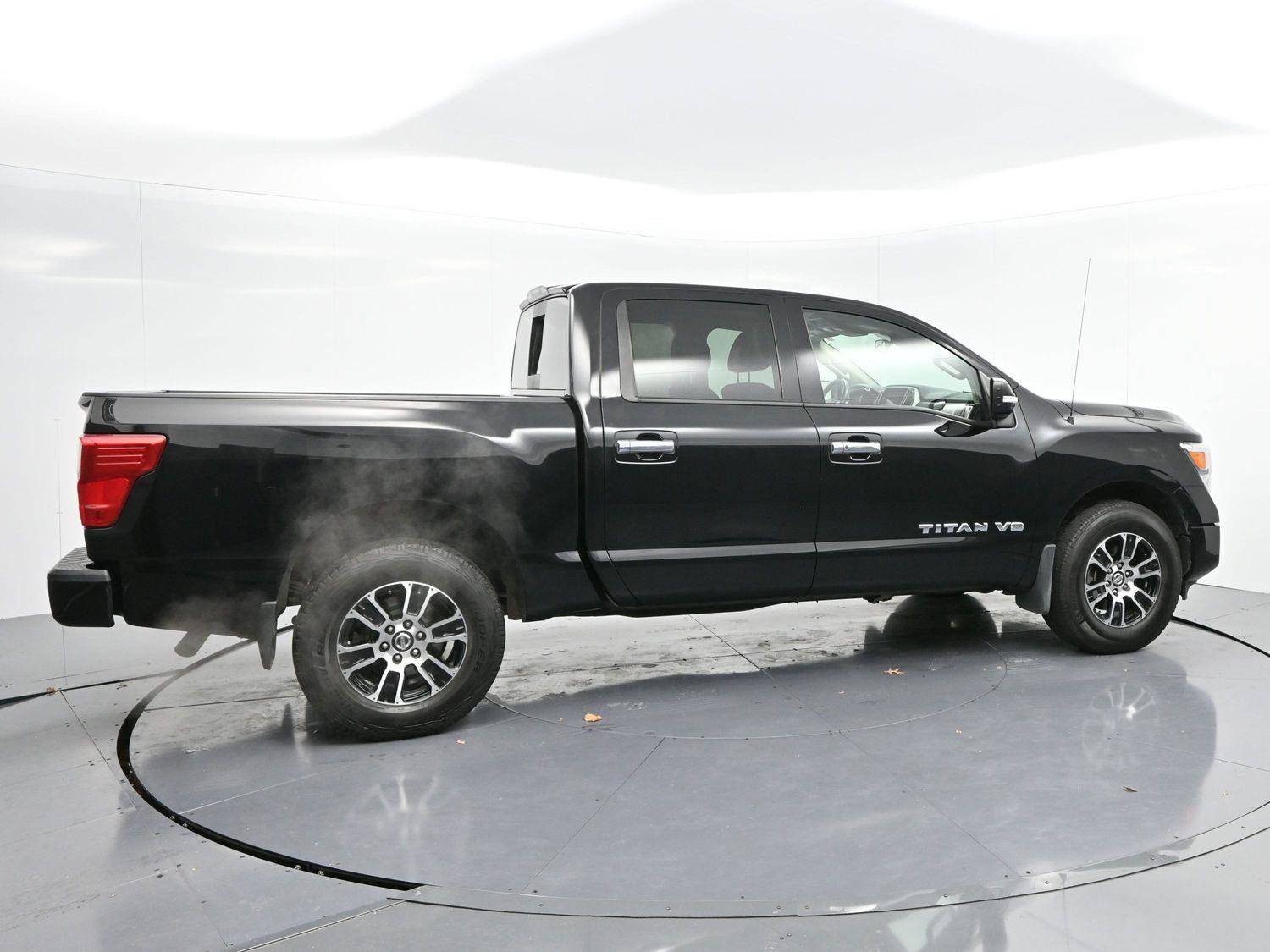 Used 2020 Nissan Titan SV w/ SV Convenience Package image 8