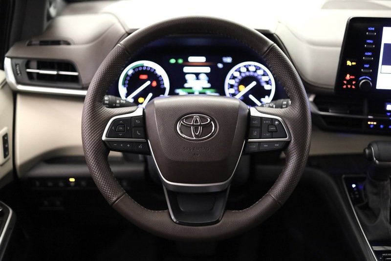 Used 2023 Toyota Sienna Platinum image 13