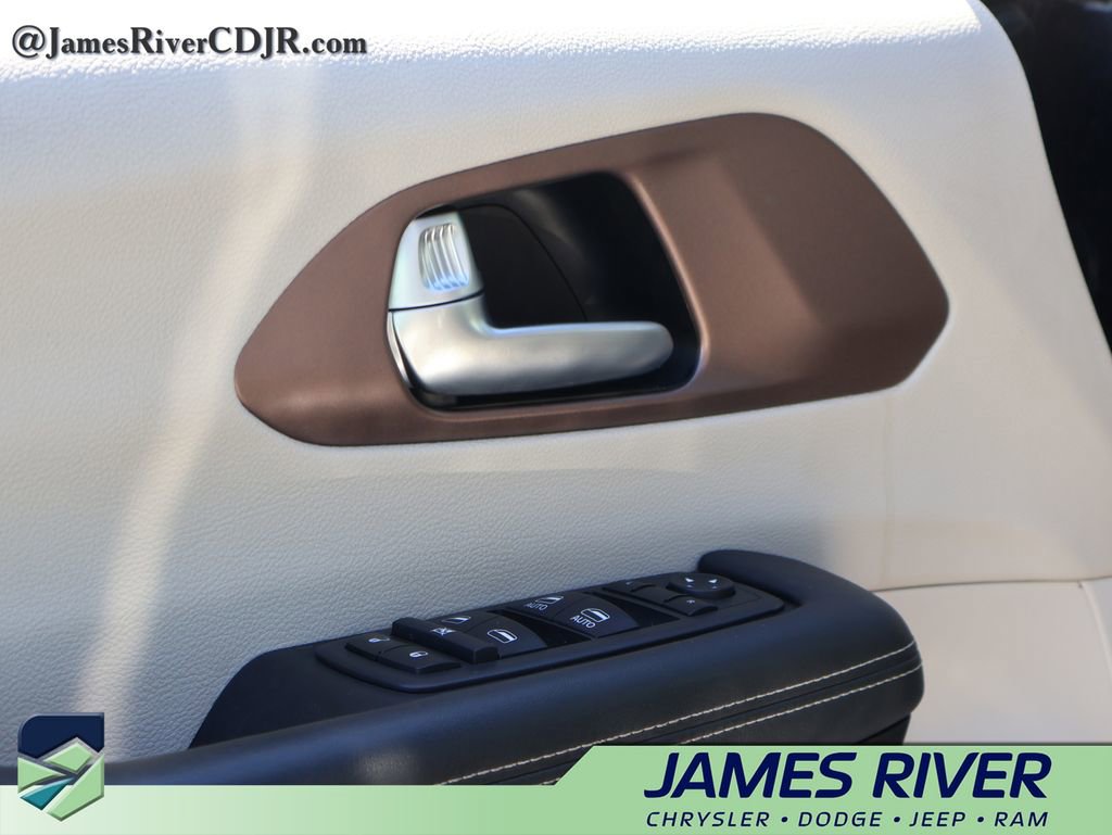 Used 2024 Chrysler Voyager LX image 21