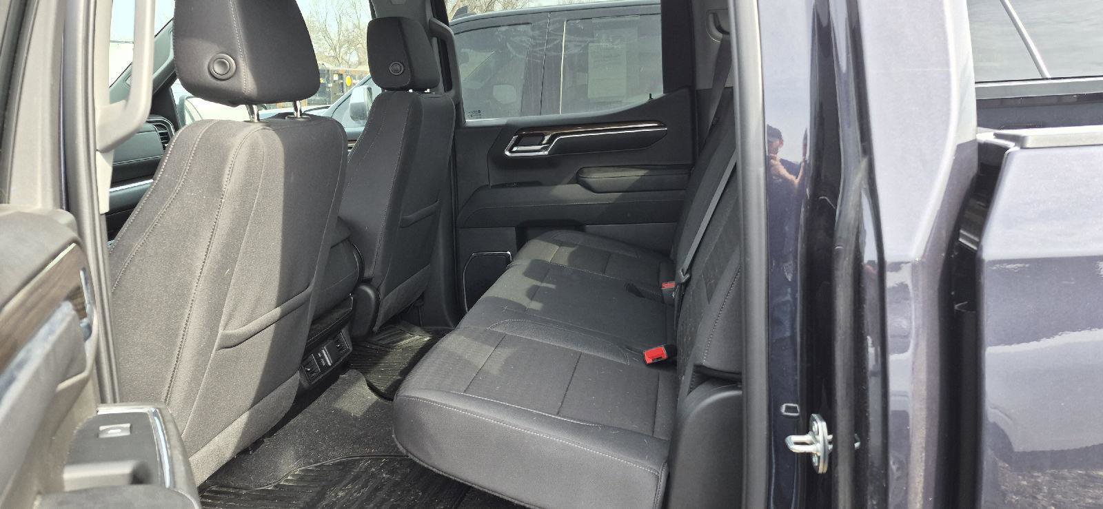 Used 2024 Chevrolet Silverado 1500 LT image 7