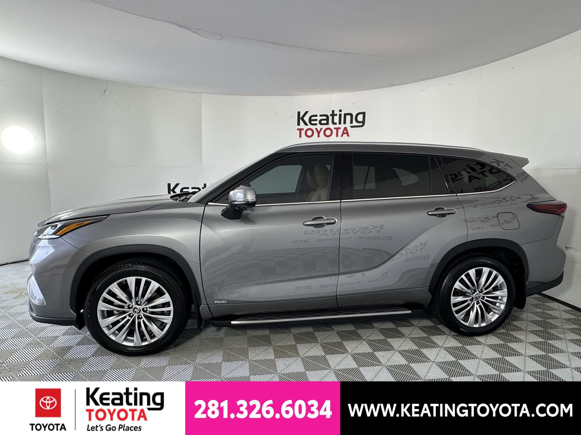 Certified 2025 Toyota Highlander Platinum AWD/4WD image 9