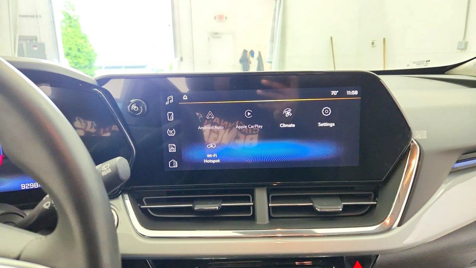 Used 2025 Chevrolet Trax LT w/ Driver Confidence Package FWD image 17